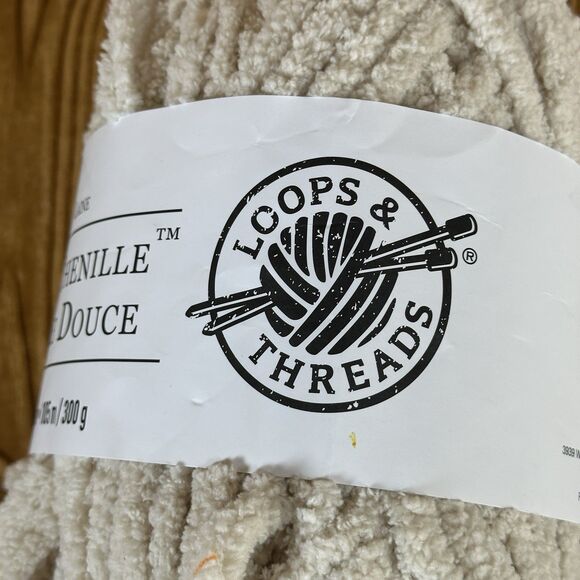 Loops Threads Cuddly Chenille Yarn 10.5 Oz 30 g Lot 20A Color 048 Creme Bulky 6 - Picture 6 of 6